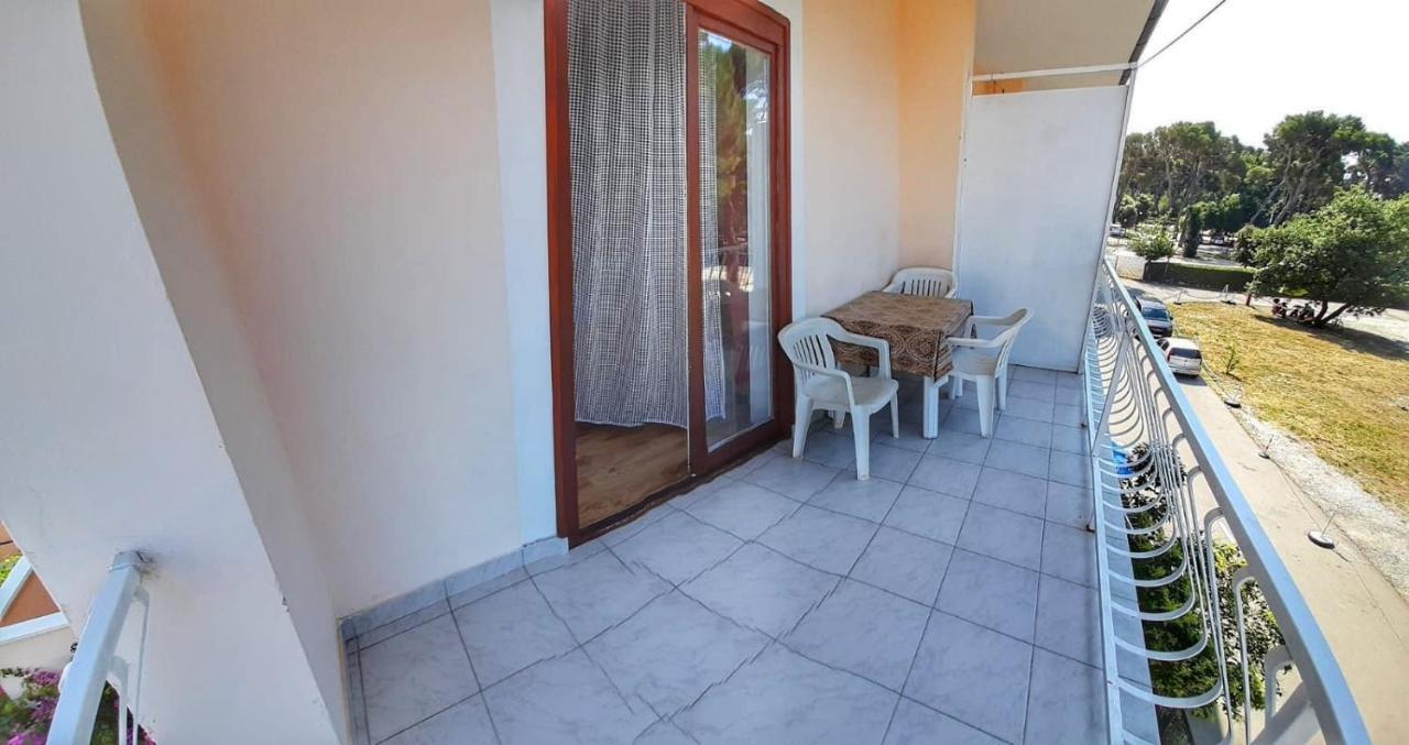 Apartmani Leon Biograd Na Moru Luaran gambar